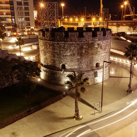Super In The Ancient Roman Amphitheater Apartment Durres
